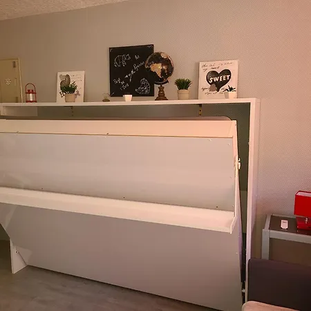 St Lary Village-vue Montagne. *