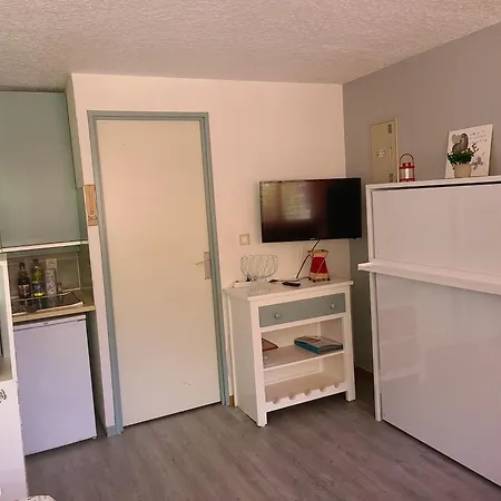 St Lary Village-vue Montagne. *