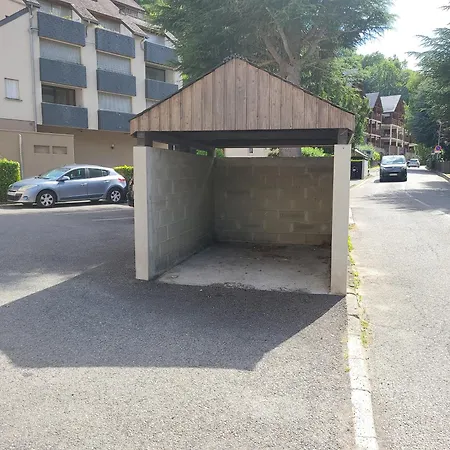 St Lary Village-vue Montagne.