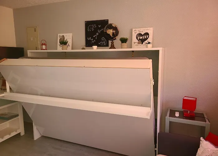 St Lary Village-vue Montagne. *